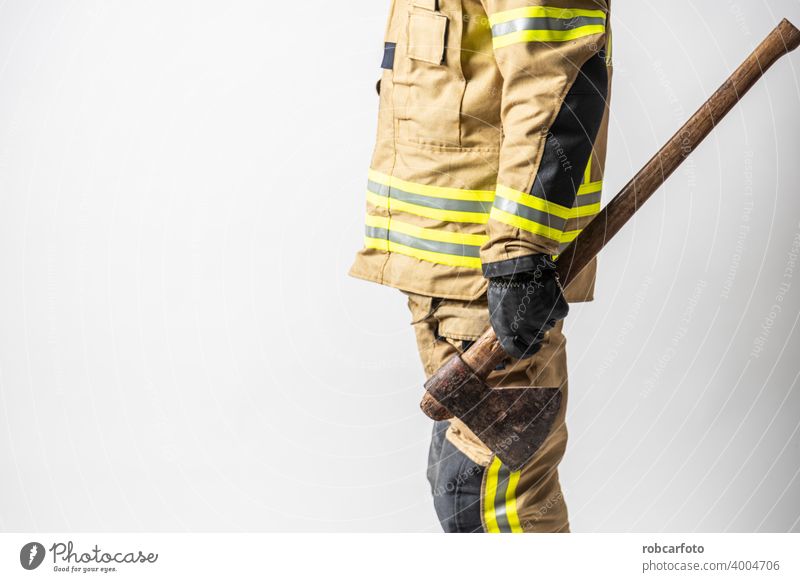 Feuerwehrmann auf weißem Hintergrund Ausrüstung Erwachsener Kämpfer Dienst Person Porträt Sicherheit Uniform Schutz gelb vereinzelt Kaukasier Beruf Stehen