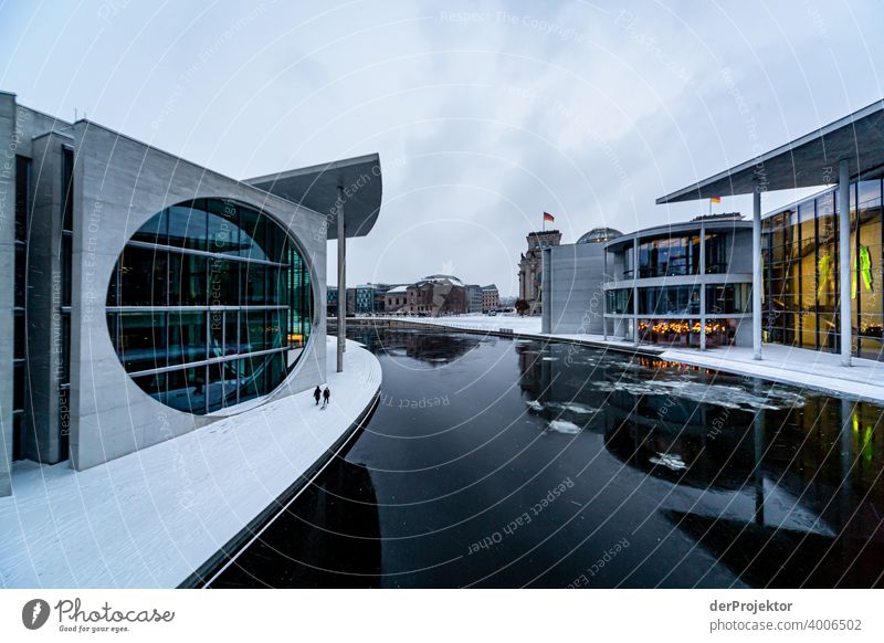 Marie-Elisabeth-Lüders-Haus mit Eisschollen II Reichstag Ruhe Lockdown Kultur Kunst Berlin-Mitte Kongressgebäude Stadtzentrum Bauwerk Gebäude Farbfoto