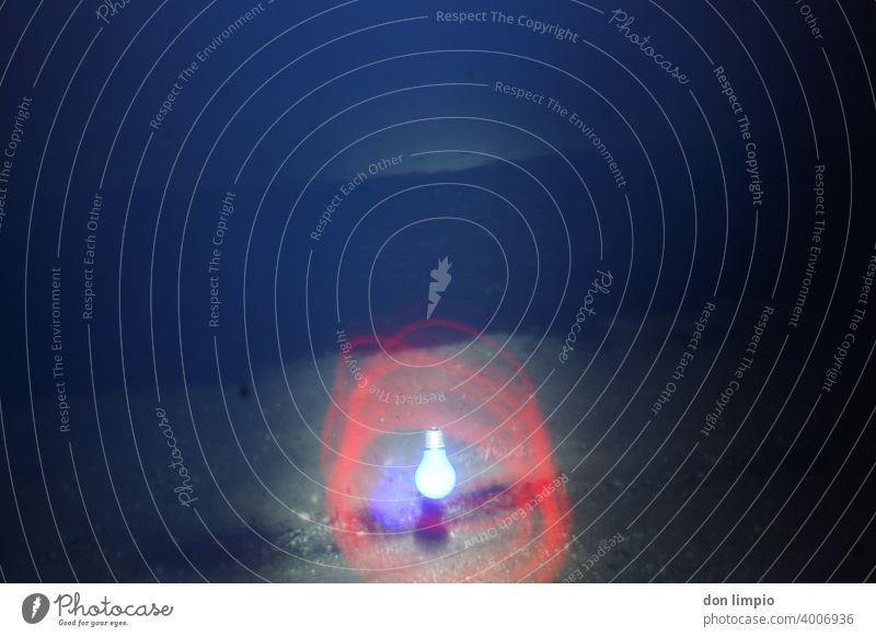 blaues Licht Glühbirne dunkel Technik & Technologie Elektrizität Energie elektrisch Lampe Hintergrundbild