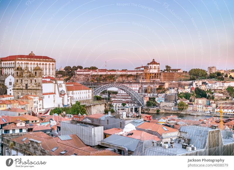 Stadtbild des schönen Porto und Vila Nova de Gaia, Portugal Architektur Großstadt Brücke Gebäude Zentrum Tag Douro Stadtzentrum Europa Europäer Abend Außenseite