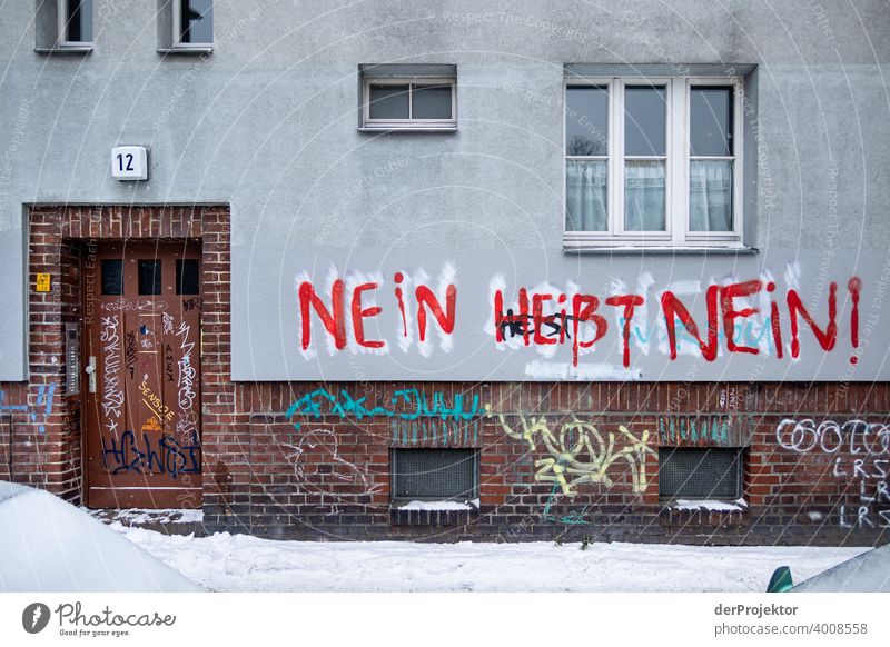 Nein heißt nein – Graffito Weg Hauswand Seele Weisheit Spruch Grafik u. Illustration Graffiti Schatten Kontrast Starke Tiefenschärfe Textfreiraum unten