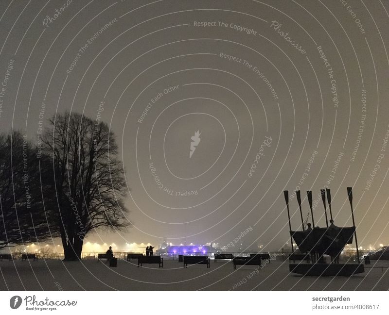 Stadt der Engel. idyllisch Idylle Hamburg Altona Nacht Nachthimmel Nachtaufnahme Außenaufnahme Textfreiraum oben Himmel Licht Langzeitbelichtung Farbfoto Natur