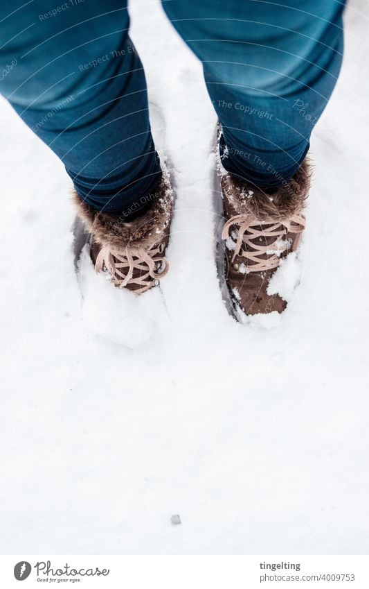 Wanderschuhe Im Schnee schnee wandern wanderschuhe jeans blau braun winter explore entdecken abenteuer viel weiß winter tourism versunken mehr als sonst natur