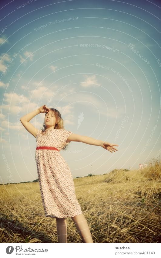 wetteraussichten (mädchen IX) feminin Kind Mädchen Kindheit Kopf Haare & Frisuren Gesicht 8-13 Jahre Umwelt Natur Himmel Sommer Klima Schönes Wetter Wärme Feld