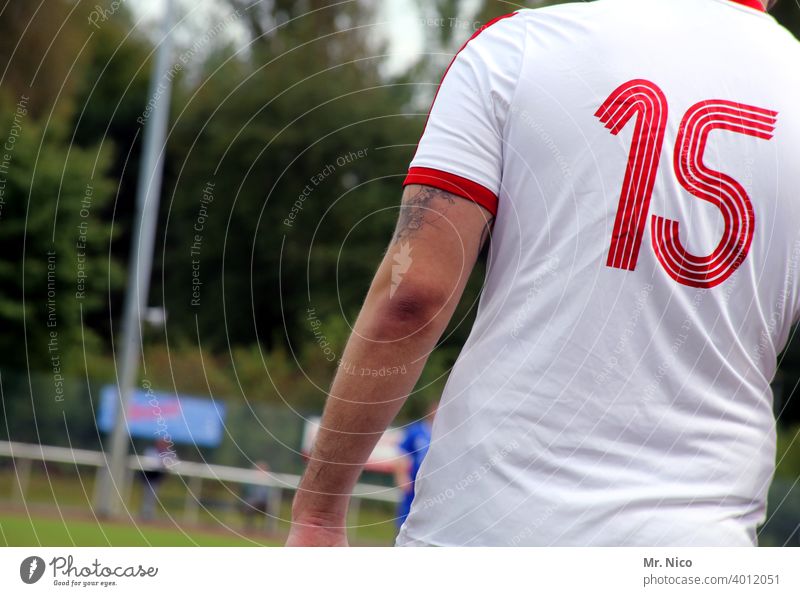 Einwechselspieler Feldspieler Freizeit & Hobby Fußballplatz Sport Sportler Sportveranstaltung Auswechselspieler Auswechseln trikotnummer Ersatzbank Bankdrücker