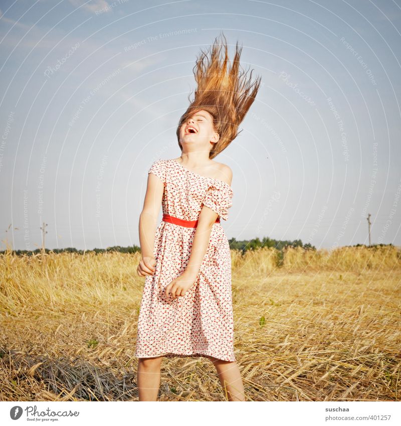 pech für die kuh elsa (mädchen IV) Kind Kindheit Mädchen Haare & Frisuren Freude Glück lachen Fröhlichkeit Lebensfreude Begeisterung Kindererziehung Natur