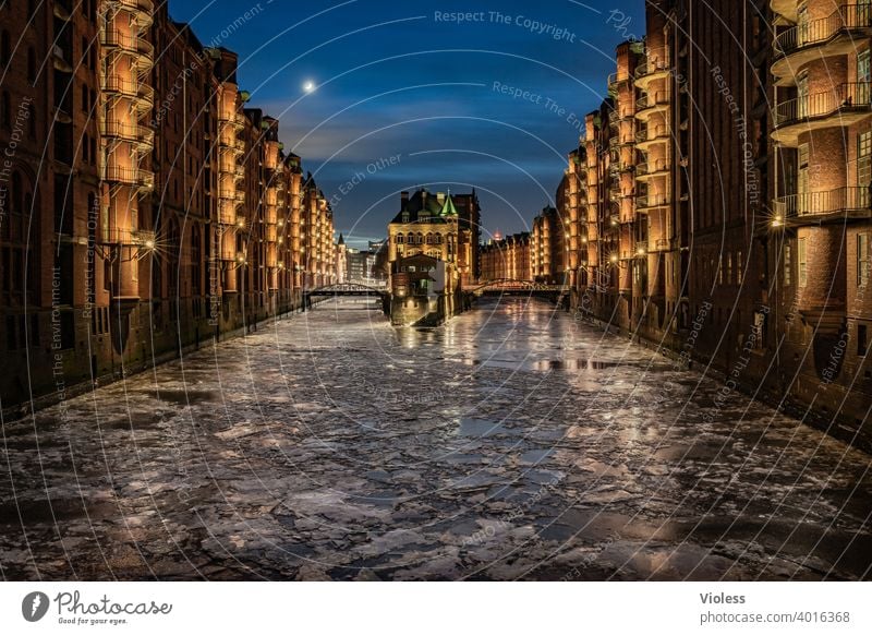 Elbschlößchen im Eis Nachtleben Hafen Hamburg ästhetisch Hafencity Architektur Großstadt historisch Attraktion erleuchten rot maritim Illumination Bridge