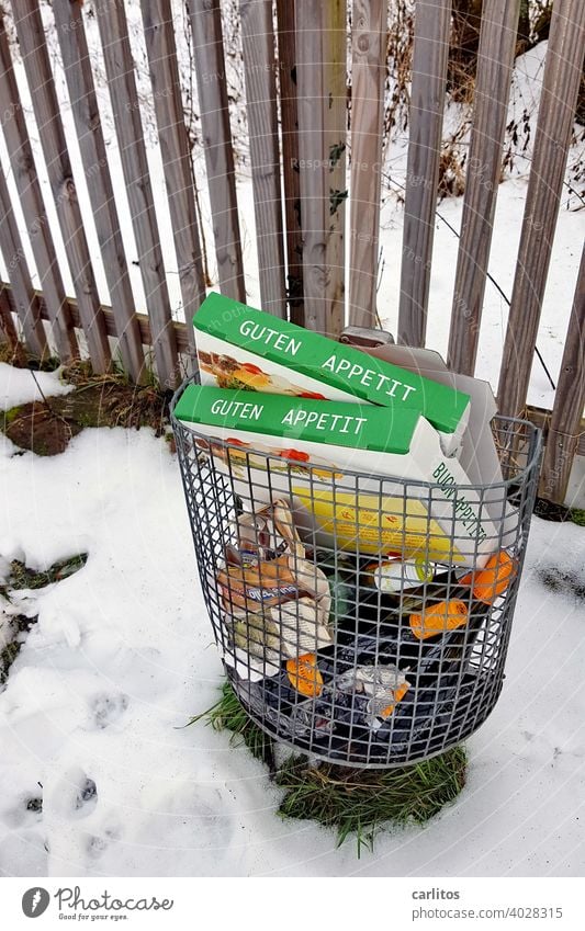 GUTEN APPETIT - Der Rest vom Fest landet im Müll. Besser als im Gebüsch. Abfall Pizza Pizzakarton Flaschen Abfallkorb Umwelt Verschmutzung Recycling