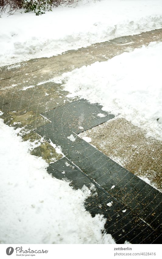 Schnee von gestern berlin eis februar ferien frost jenuar kalt kälte neuschnee stadt urban winter winterferien januar weg geräumt schneeräumung hausmeister spur