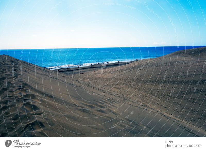 Dunkle Düne Außenaufnahme Meer Sommerurlaub Blau Sand Strand Ferien & Urlaub & Reisen Farbfoto Küste Natur Himmel Landschaft Tag Schönes Wetter Menschenleer