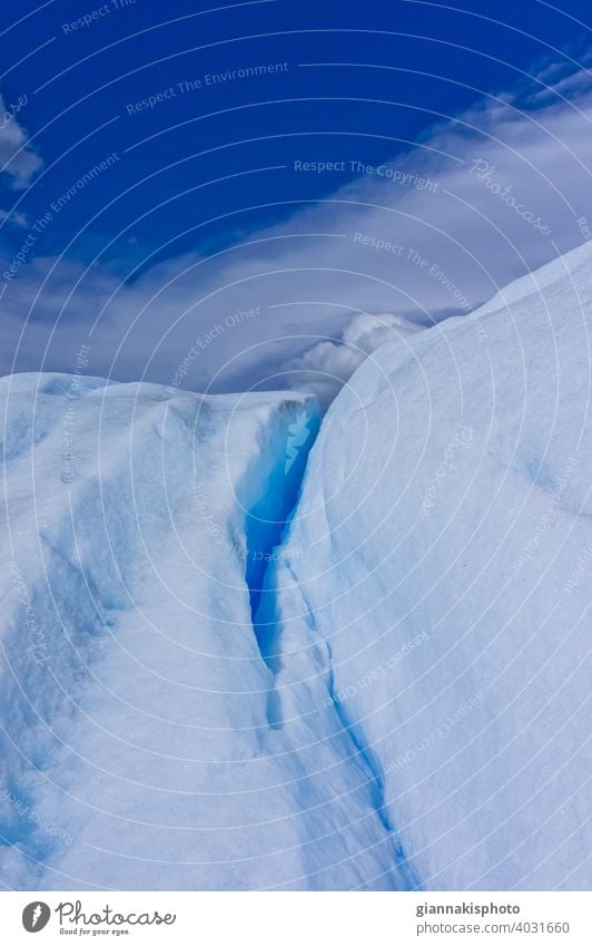 Blick von der Oberfläche des blauen Gletschers, Patagonien, Argentinien, Südamerika Abenteuer Anden Andengebirge Schönheit der Natur Blauer Gletscher