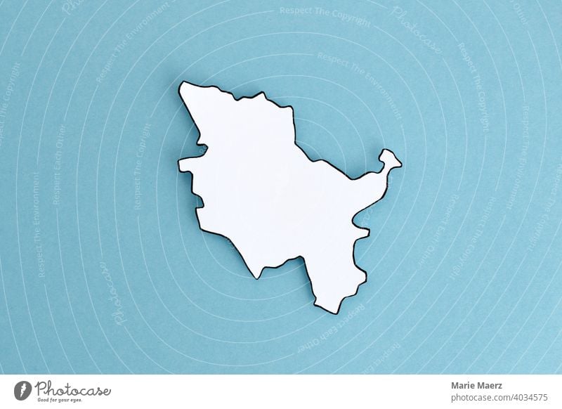 Bundesland Schleswig-Holstein als Papier-Silhouette einfach Strukturen & Formen Hintergrund neutral Hintergrundbild Grafik u. Illustration abstrakt weiß Design