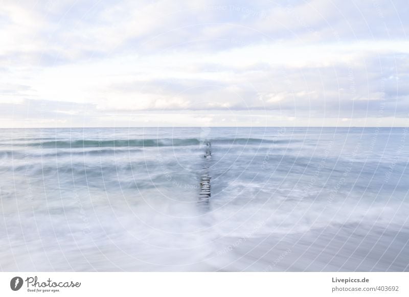 Ostseeküste Umwelt Natur Landschaft Wasser Himmel Wolken Herbst Wind Wellen Küste Strand frei frisch kalt natürlich wild blau grau Gelassenheit Farbfoto