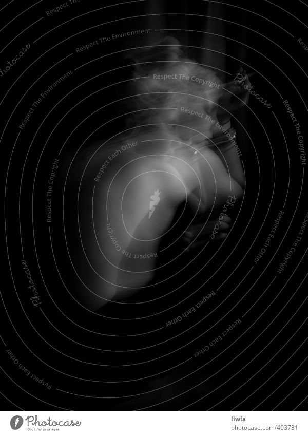 cherokee feminin Junge Frau Jugendliche Leben Haut Rücken Hand 1 Mensch 18-30 Jahre Erwachsene Laster Angst Trägheit egoistisch Rauchen Schwarzweißfoto 2012
