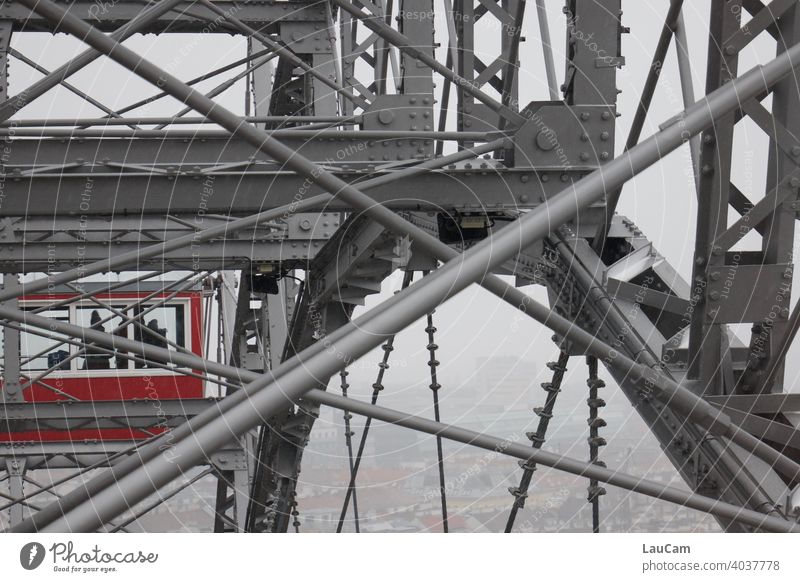 Ausblick vom Riesenrad im Wiener Prater Riesenrad fahren ausblick Jahrmarkt Außenaufnahme Freizeit & Hobby Vergnügungspark Wahrzeichen Sehenswürdigkeit