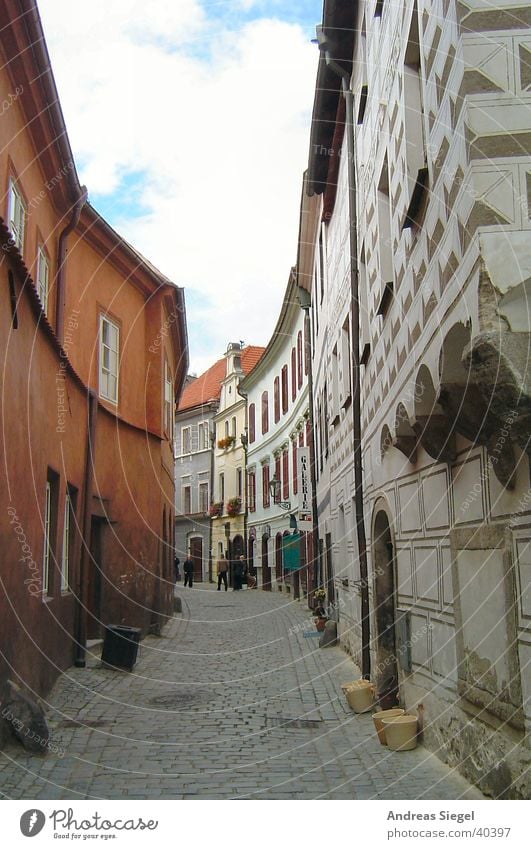 Gasse in Krumlov schmal Haus Tschechien eng Dorf Stadt Europa Verkehrswege Straße alt krumlov tschechisch Altstadt Wand Pflastersteine