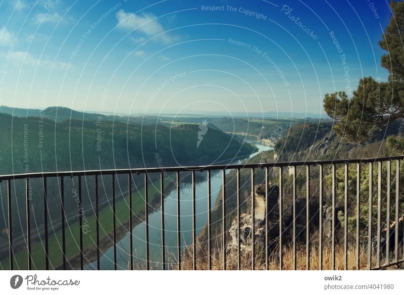 Elbtal Landschaft Natur Umwelt Horizont Himmel Schönes Wetter Elbe Elbsandsteingebirge Sächsische Schweiz Naturschutzgebiet Fluss Flussufer Ferne Idylle Fernweh