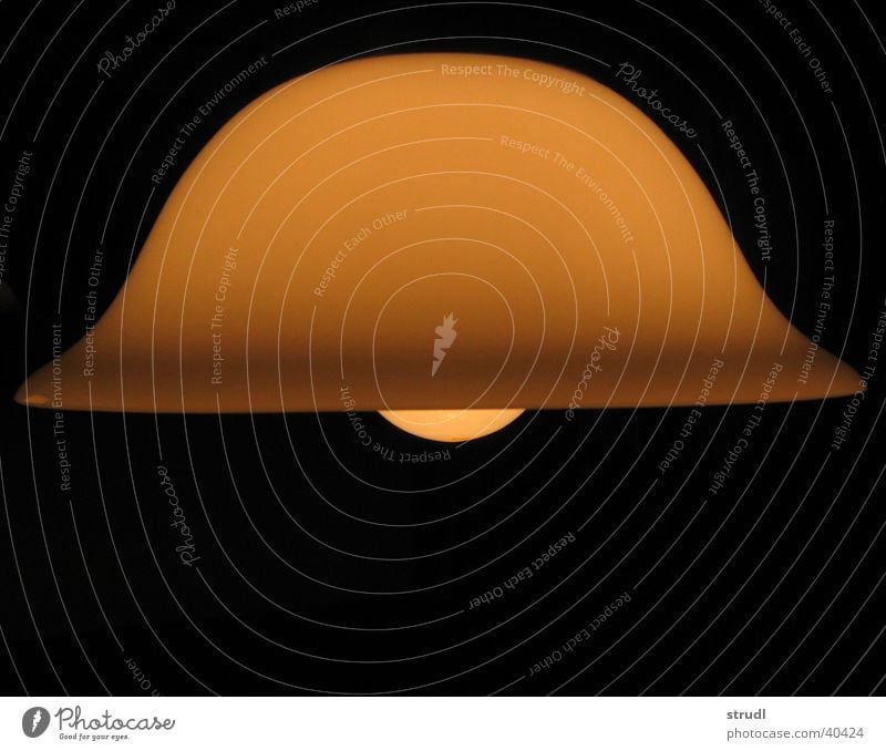 UFO? Lampe Lampenschirm Glühbirne Leuchter dunkel Licht Häusliches Leben hell