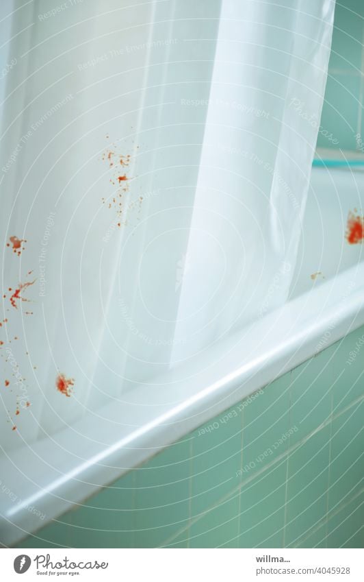 Dusch-Szene Duschvorhang Blut Blutspritzer Dusche Badezimmer gruselig Horror Krimi Blutbad psycho blutig Mord Angst Duschszene Tatort Badewanne gefliest Fliesen