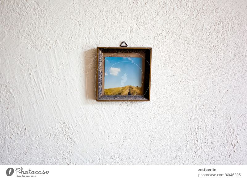 Nagel in der Wand bilderrahmen deko dekoration landschaft nagel putz rauhputz traum wand wohnraum wohnung zimmer foto fotografie landschaftsfoto