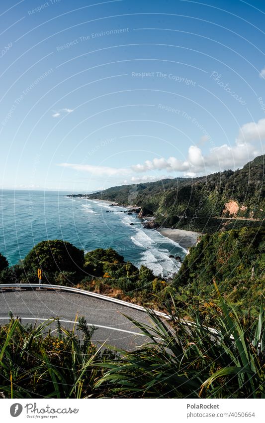 #AS# Grüne Küste + Straße Wasser Strand wild naturbelassen reisen Landschaft Sommer Wellen allein Himmel ufer whitewash blau Meer grün Wellen mit Reflexionen