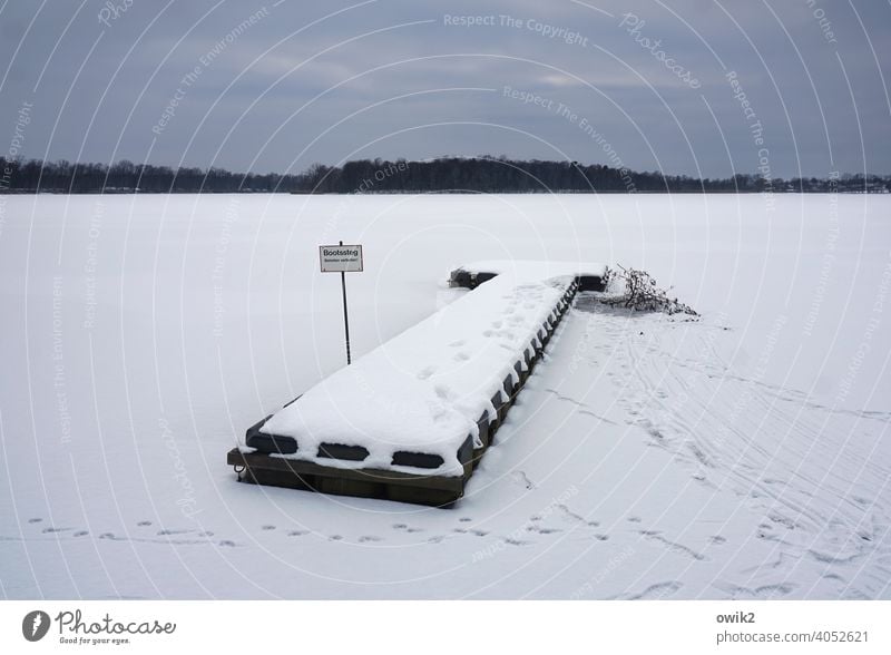 Landebahn Umwelt Natur Landschaft Winter Horizont Wolken Himmel Schönes Wetter Eis Frost Unendlichkeit warten liegen See kalt Idylle ruhig Steg Anlegestelle