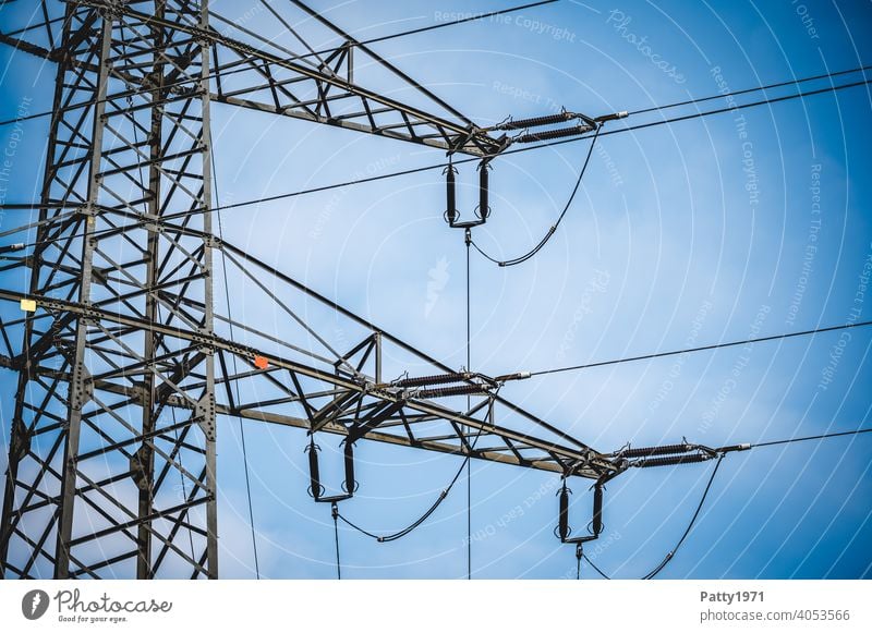 Strommast Detailaufnahme Elektrizität Leitung Energiewirtschaft Technik & Technologie Industrie Hochspannungsleitung Kabel Außenaufnahme