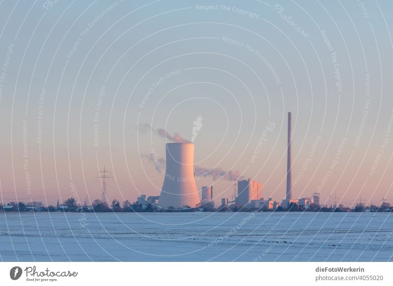 Steinkohlekraftwerk bei Sonnenaufgang im Schnee Binsheimer Feld Deutschland Duisburg Europa Kraftwerk Ruhrgebiet Technologie Westdeutschland Winter Baerl