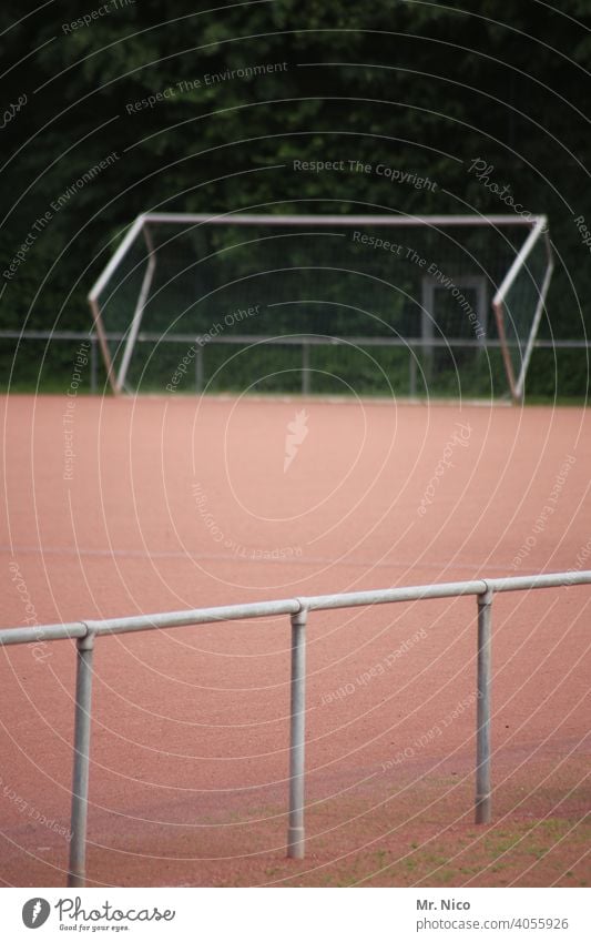 Sportplatz außer Betrieb Ballsport Freizeit & Hobby Fußballplatz Spielfeld Sportstätten Fußballtor Sport-Training Fußballtraining Tor Barriere kreisliga