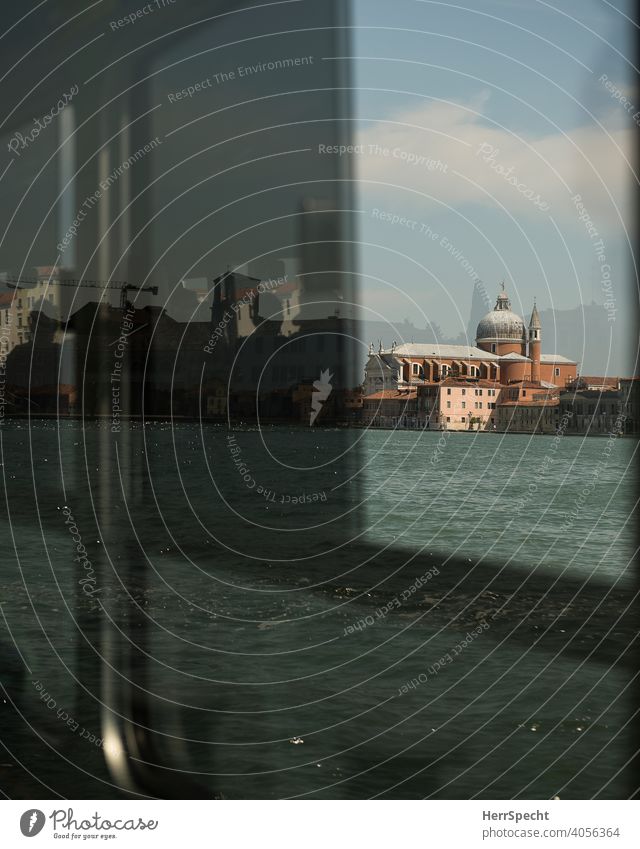 Spiegelungen im Vaporetto IV Venedig Italien Altstadt Sehenswürdigkeit Wasser Gebäude Ferien & Urlaub & Reisen Architektur Kanal Tourismus historisch Bootsfahrt