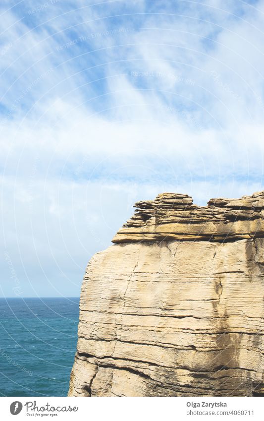 Kap an der Atlantikküste. atlantisch blau Meer Klippe Felsen Küste Küstenlinie Europa Wahrzeichen Landschaft peniche Portugal Portugiesisch MEER Ufer Himmel