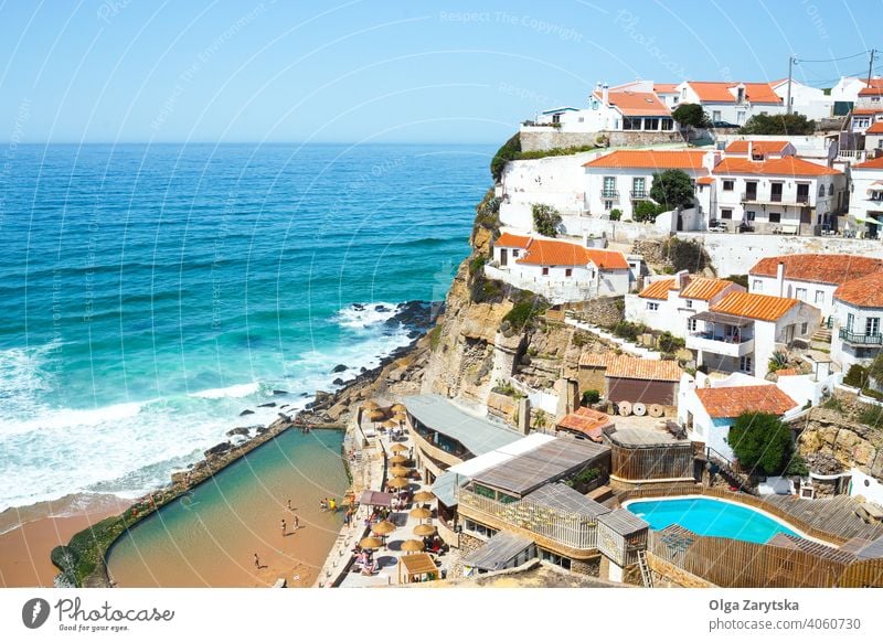 Eine schöne Küstenstadt in Portugal. Architektur Klippe reisen Ansicht Dorf atlantisch Strand Lissabon Meer Portugiesisch Landschaft malerisch MEER Seeküste