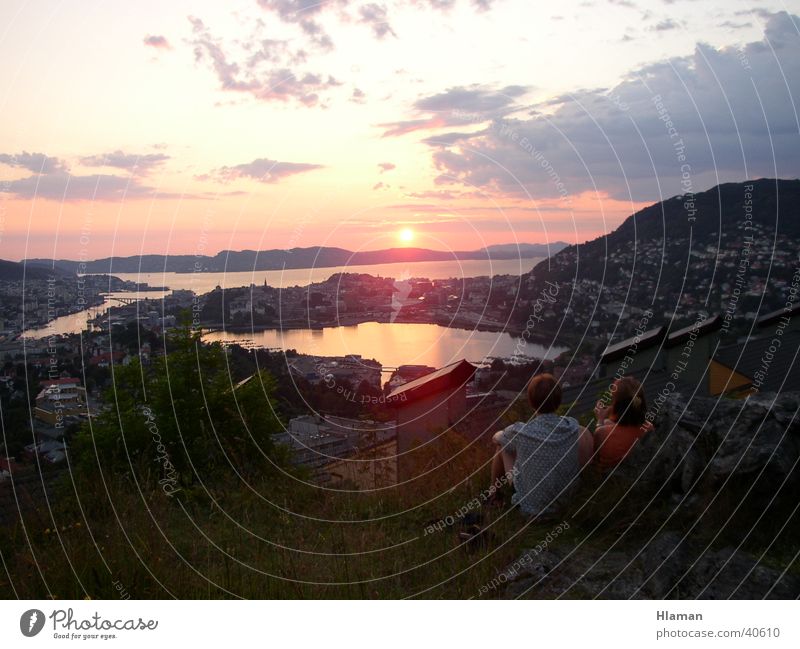 Fjord im Sonnenuntergang Norwegen Himmel Berge u. Gebirge