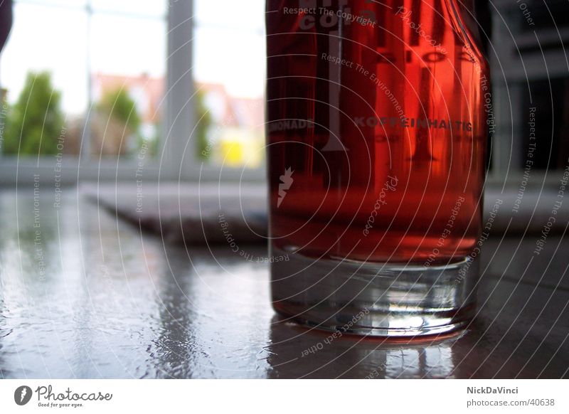 Einsames Glas auf weiter Flur ;-) Getränk rot Alkohol Flüssigkeit