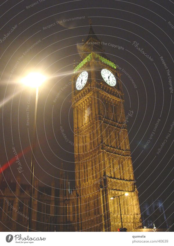 Mystic London Gedeckte Farben Außenaufnahme Nacht Licht Schatten Uhr Kunstwerk Stadt Hauptstadt Kirche Dom Turm Bauwerk Gebäude Architektur Mauer Wand Fassade