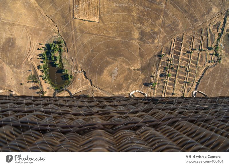 basket case Umwelt Natur Landschaft Erde Sand Sommer Feld hoch oben karg Ballone Ballonfahrt Korb Landwirtschaft Gedeckte Farben Außenaufnahme Menschenleer