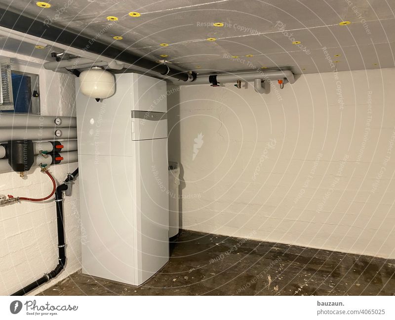 heizung. Heizung Wärme Energiewirtschaft heizen Luftwärmepumpe Heizungsanlage Wärmepumpe ökologisch nachhaltig Wärmegewinnung Wohnhaus Umweltschutz innovativ