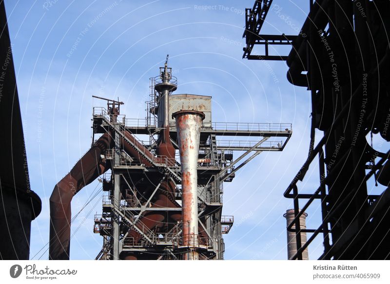 hochofen im landschaftspark duisburg-nord stahlwerk hüttenwerk stillgelegt ehemalig industrieanlage industriedenkmal industriekultur eisen industrialisierung