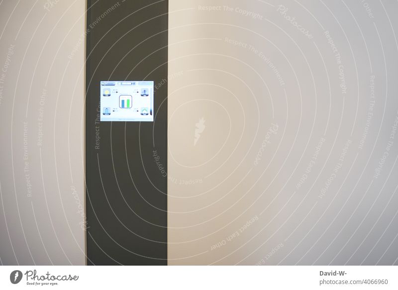 Solarstrom Anlagenüberwachung - Stromerzeugung Solarenergie Energiewirtschaft Solaranlage umweltfreundlich Digitalanzeige innovativ modern Sonnenenergie