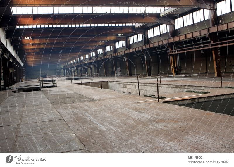 Fabrikhalle Bauwerk Werkhalle Industrieanlage Produktionsstätte produktionshalle Industriekultur Stahlwerk Lager Abrissgebäude Industrieruine Lagerplatz