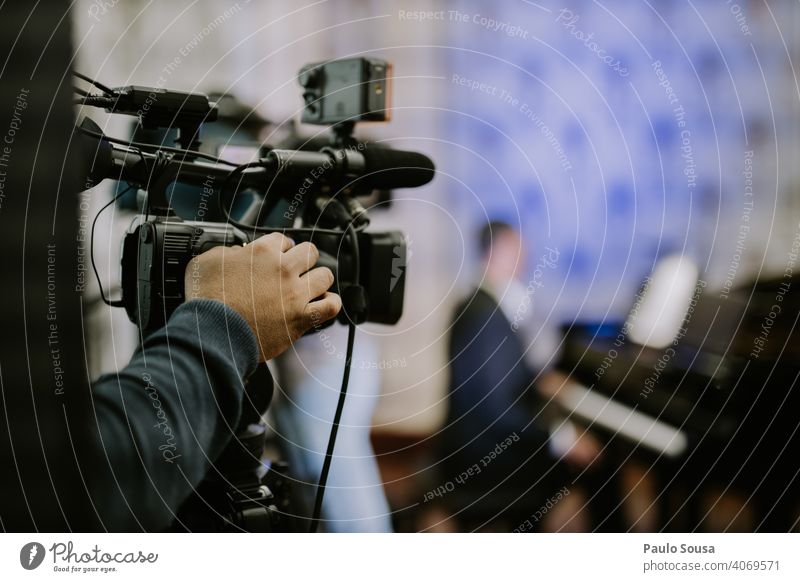 Ereignis der Nahaufnahme mit der Videokamera Schießen schießen Veranstaltung Konzert Übertragung Rundfunksendung live Farbfoto Fotokamera Technik & Technologie