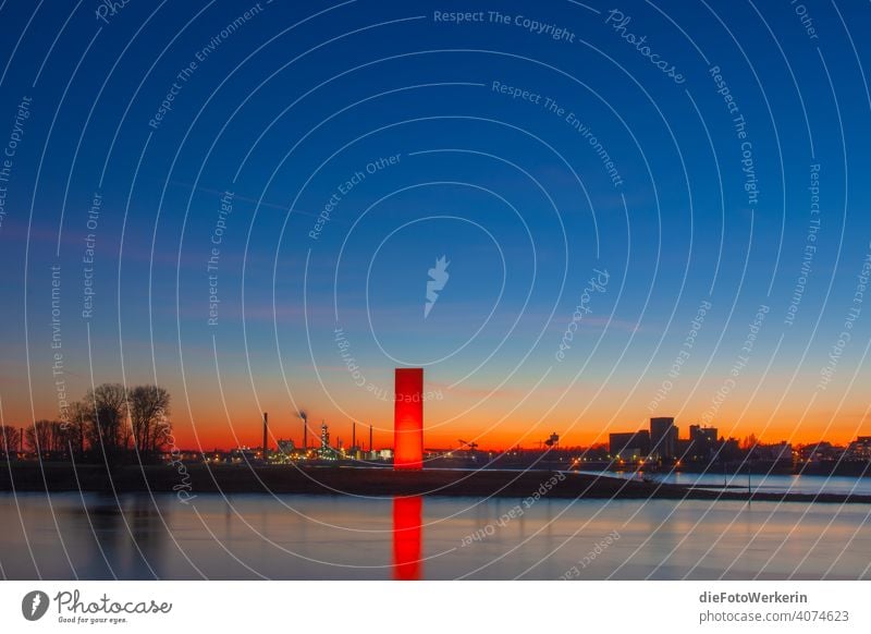 Rheinorange bei Sonnenuntergang Deutschland Draußen Duisburg Dunkel Europa Farben Fluss Gewässer Himmel Industrie Landmarke Landschaft Natur Romantisch