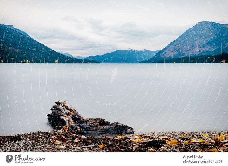 Immer ein hellerer Tag Östliches Washington Herbstfarben See Wenatchee-See Landschaften Wasser Kaskaden