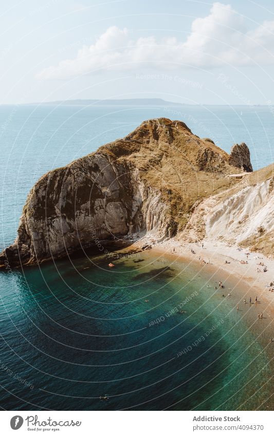 Sandstrand in der Bucht an der Steilküste MEER Felsen Klippe Landschaft Flügeltür Wasser Meereslandschaft malerisch reisen Ausflugsziel Resort Tourismus