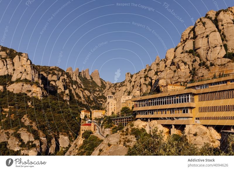 Kloster auf dem Berg Montserrat Architektur Einsiedler Meisterwerk Sant Joan Abtei traditionell Basilika Kathedrale mittelalterlich Denkmal Felsen Natur Stein