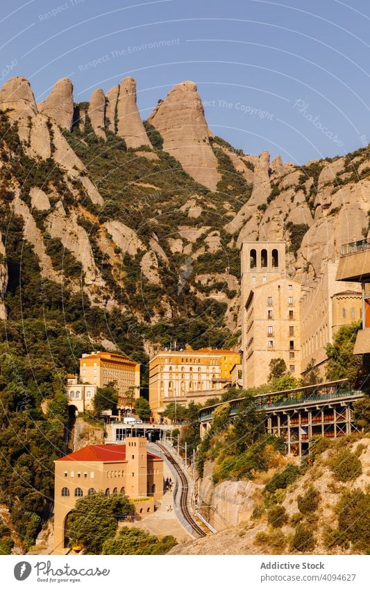 Kloster auf dem Berg Montserrat Architektur Einsiedler Meisterwerk Sant Joan Abtei traditionell Basilika Kathedrale mittelalterlich Denkmal Felsen Natur Stein