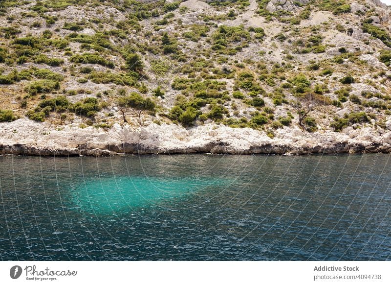 Wunderschöne weiße Kalksteinfelsen an der Meeresküste Felsen MEER Klippe Landschaft Calanques Massiv Frankreich Europa national Park Natur reisen touristisch