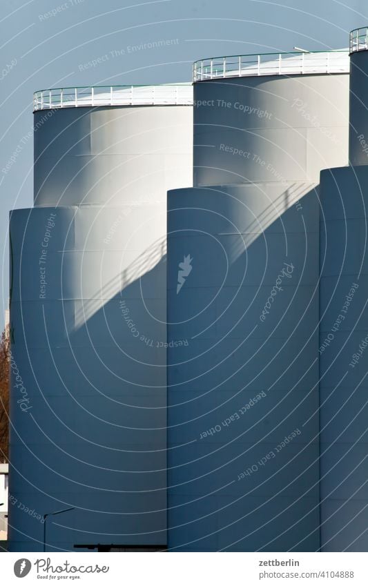 Tank behala Berlin Lagerbier logistik Tanklager Versorgung öl öltank licht Schatten Vorrat behälter öllager Moabit