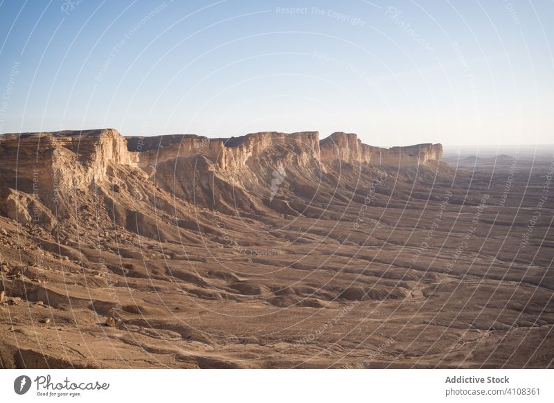 Landschaft mit Wüste und Klippen auf dem Land wüst Ambitus Örtlichkeit majestätisch Gelände wild Abenteuer Ausflugsziel Tourismus Umwelt trocknen Felsen Reise