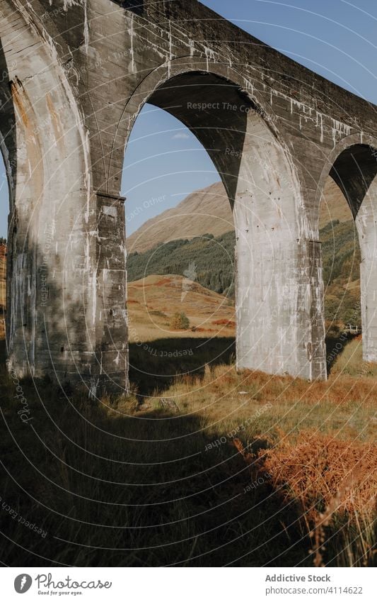 Alte Steinbrücke im Hochland Brücke Viadukt Berge u. Gebirge alt Eisenbahn Landschaft Schottland Natur reisen Tourismus Reise Ausflug Architektur Struktur